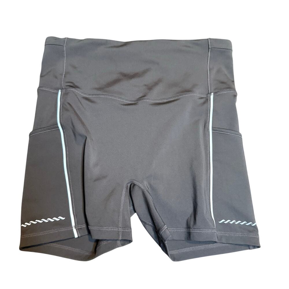 Fabletics Anywhere Motion365+ HW Piped 4" Run Short, Taupe Slate, Size Medium